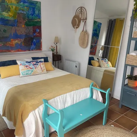 Petit Fleurs Con Piscina Y Patio Калонже