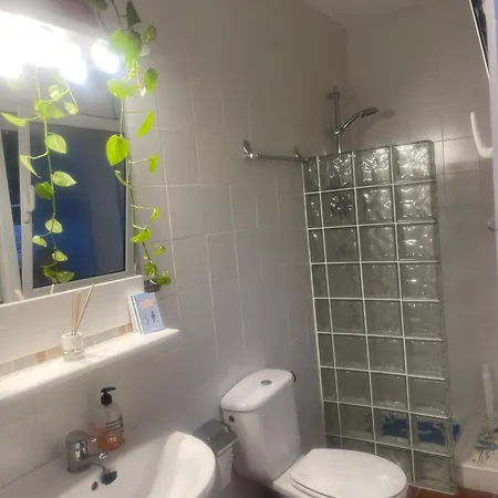 Petit Fleurs Con Piscina Y Patio Калонже