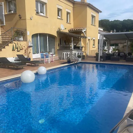 בית כפרי Petit Fleurs Con Piscina Y Patio