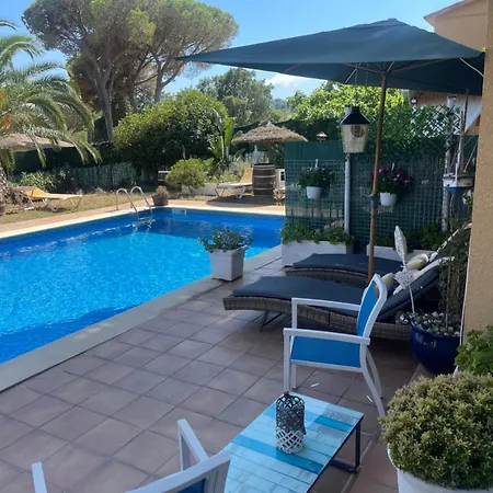 Petit Fleurs Con Piscina Y Patio קלנג'ה