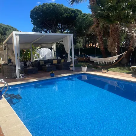 Petit Fleurs Con Piscina Y Patio *