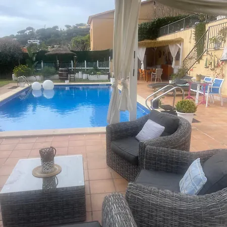 Country house Petit Fleurs Con Piscina Y Patio