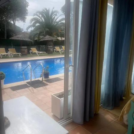 Petit Fleurs Con Piscina Y Patio *
