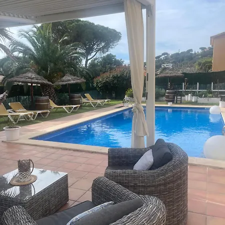 Petit Fleurs Con Piscina Y Patio Country house *