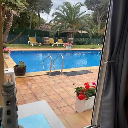 Petit Fleurs Con Piscina Y Patio *